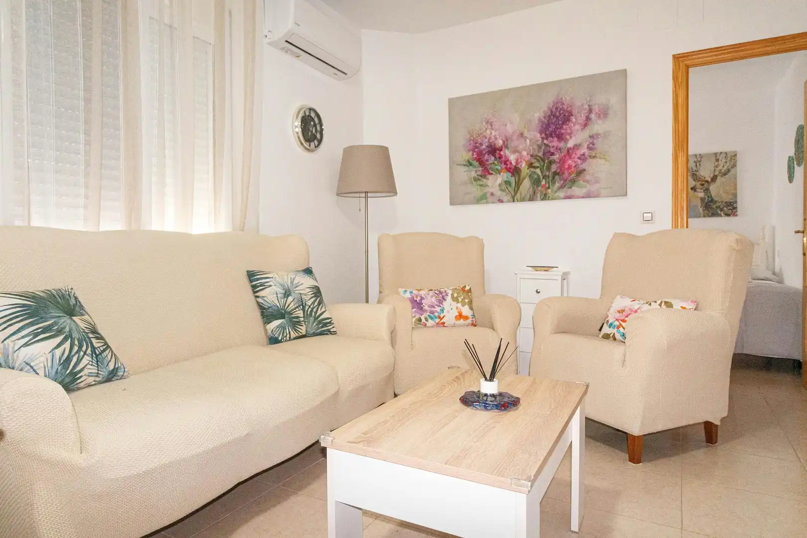 Living room of Flat for rent in Sevilla  with Air Conditioner, Heating and Furnished