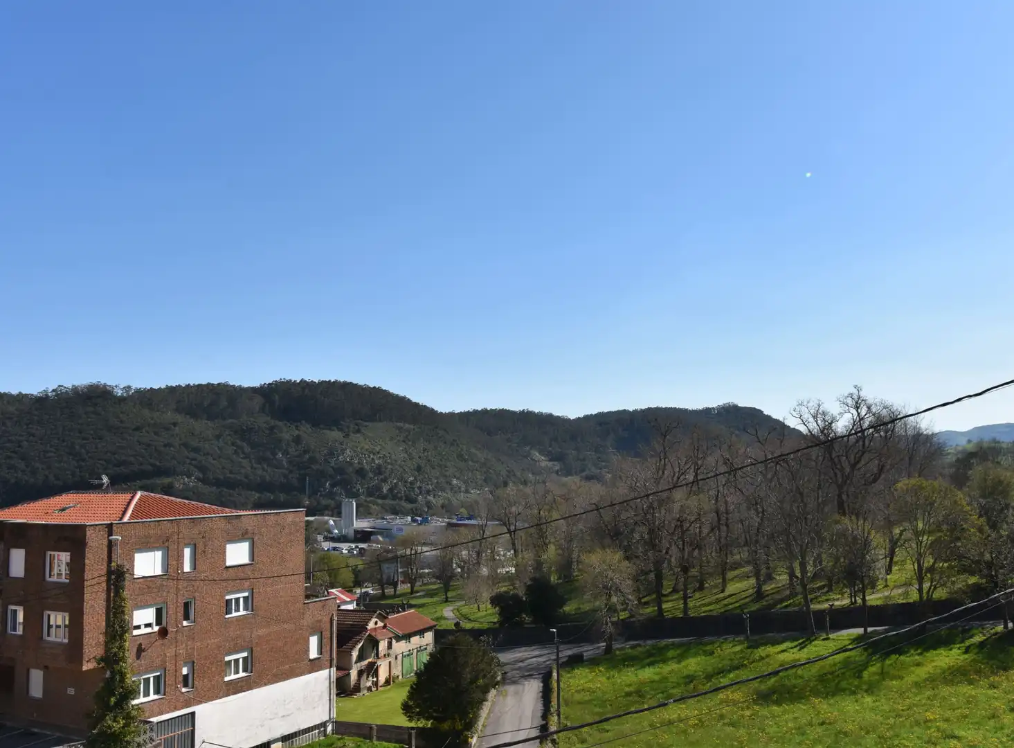 Vista exterior de Casa o chalet en venta en Medio Cudeyo con Calefacción, Jardín privado y Piscina