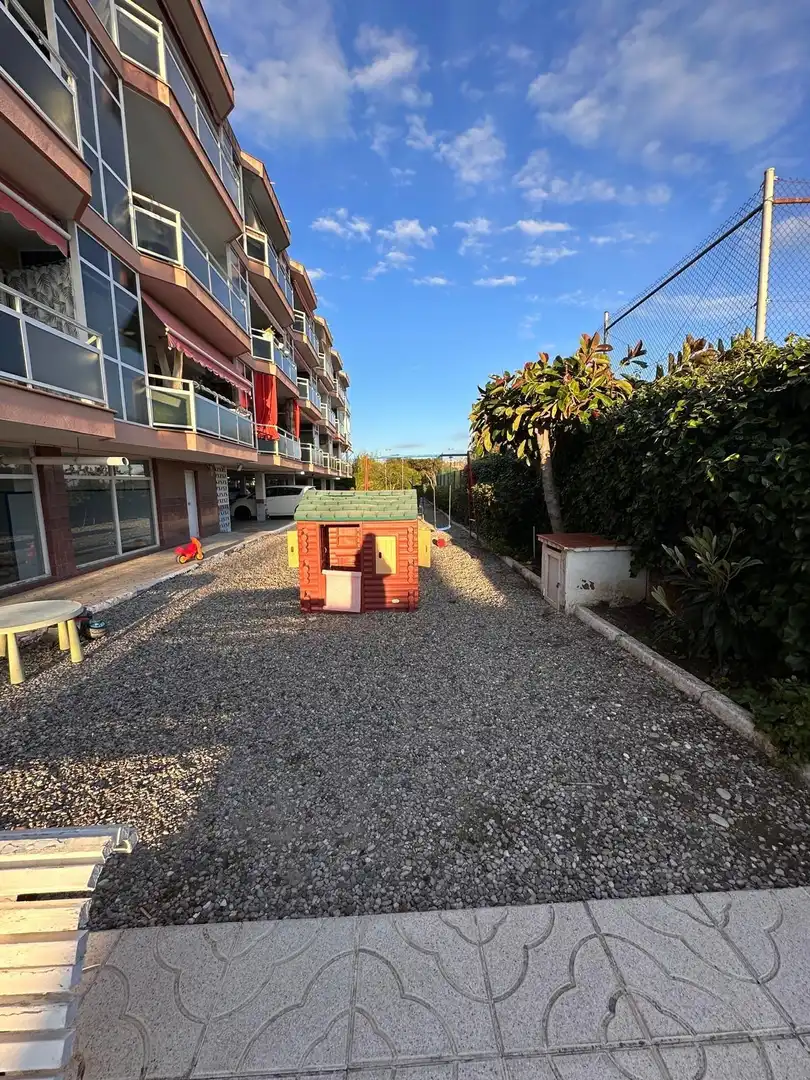 Vista exterior de Apartament en venda en Sitges amb Parquet, Terrassa i Balcó