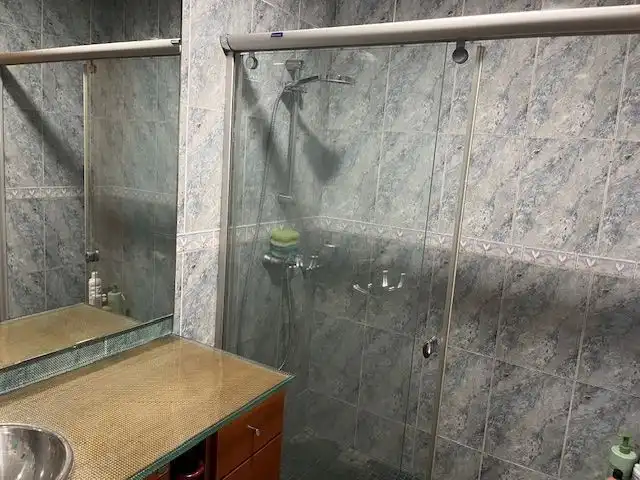 Baño de Casa adosada en venta en Llagostera con Aire acondicionado, Calefacción y Jardín privado