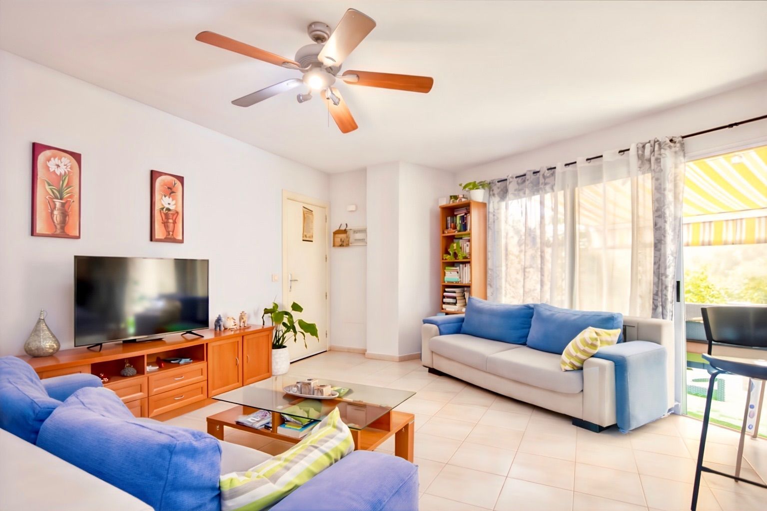 Sala de estar de Apartamento en venta en Guía de Isora con Terraza y Amueblado