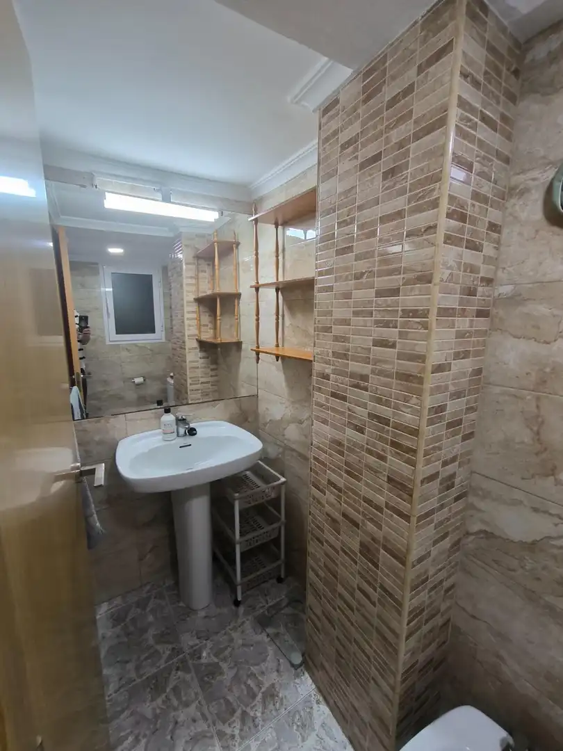 Badezimmer von Wohnung zum Verkauf in Alicante / Alacant mit Klimaanlage, Heizung und Möbliert