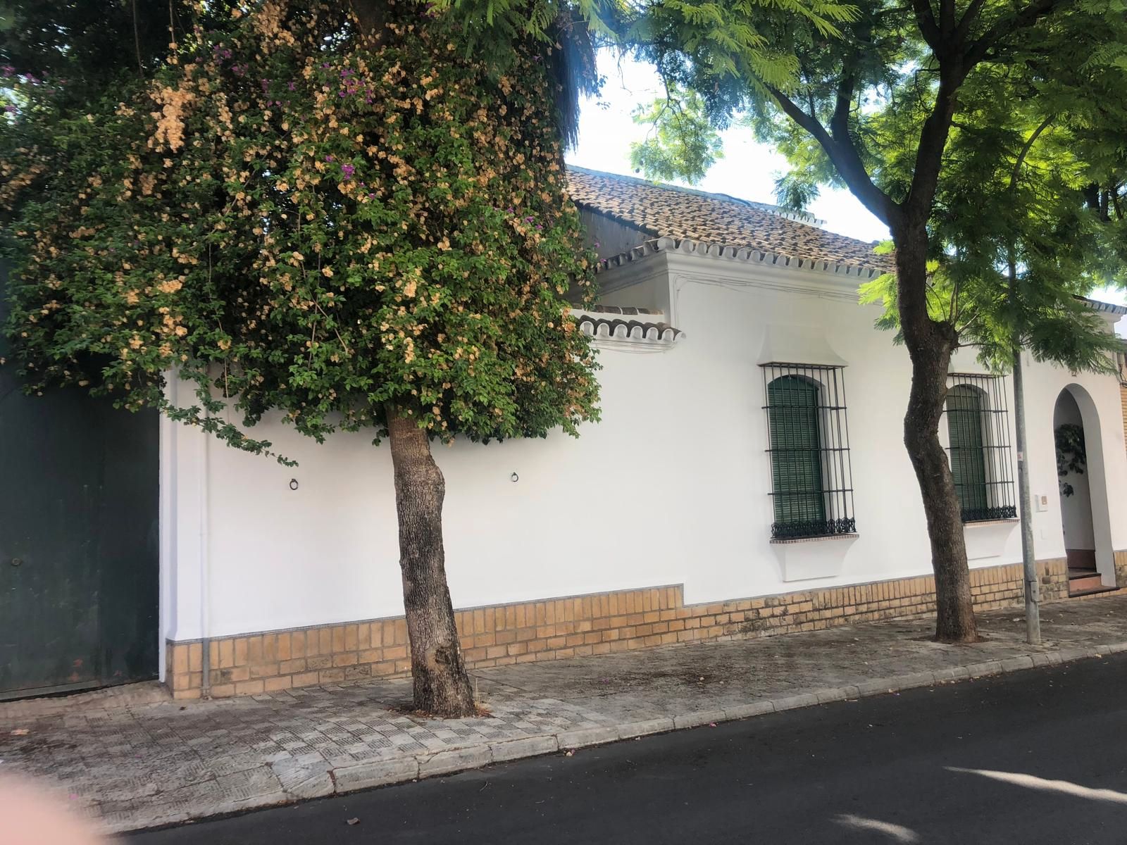 Vista exterior de Casa adosada en venda en Bollullos de la Mitación amb Aire condicionat i Moblat