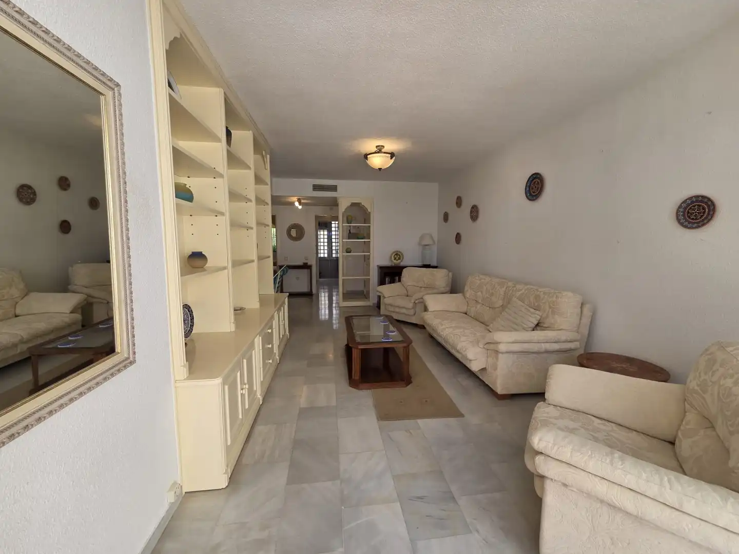 Sala de estar de Piso en venta en Torremolinos con Terraza, Trastero y Amueblado