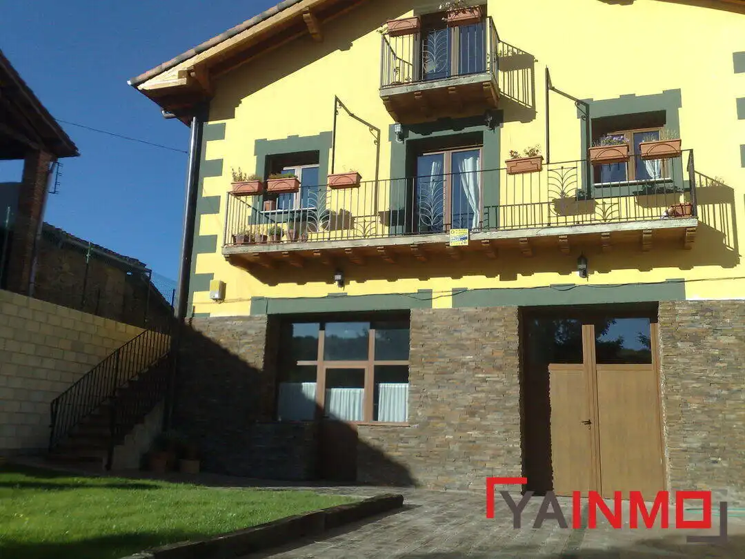 Vista exterior de Casa o chalet en venta en Condado de Treviño con Calefacción, Jardín privado y Parquet