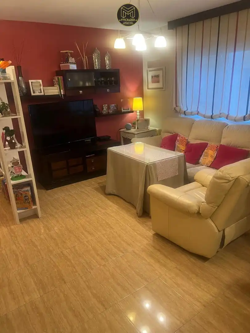 Piso con terraza en venta en Martos, imagen 2