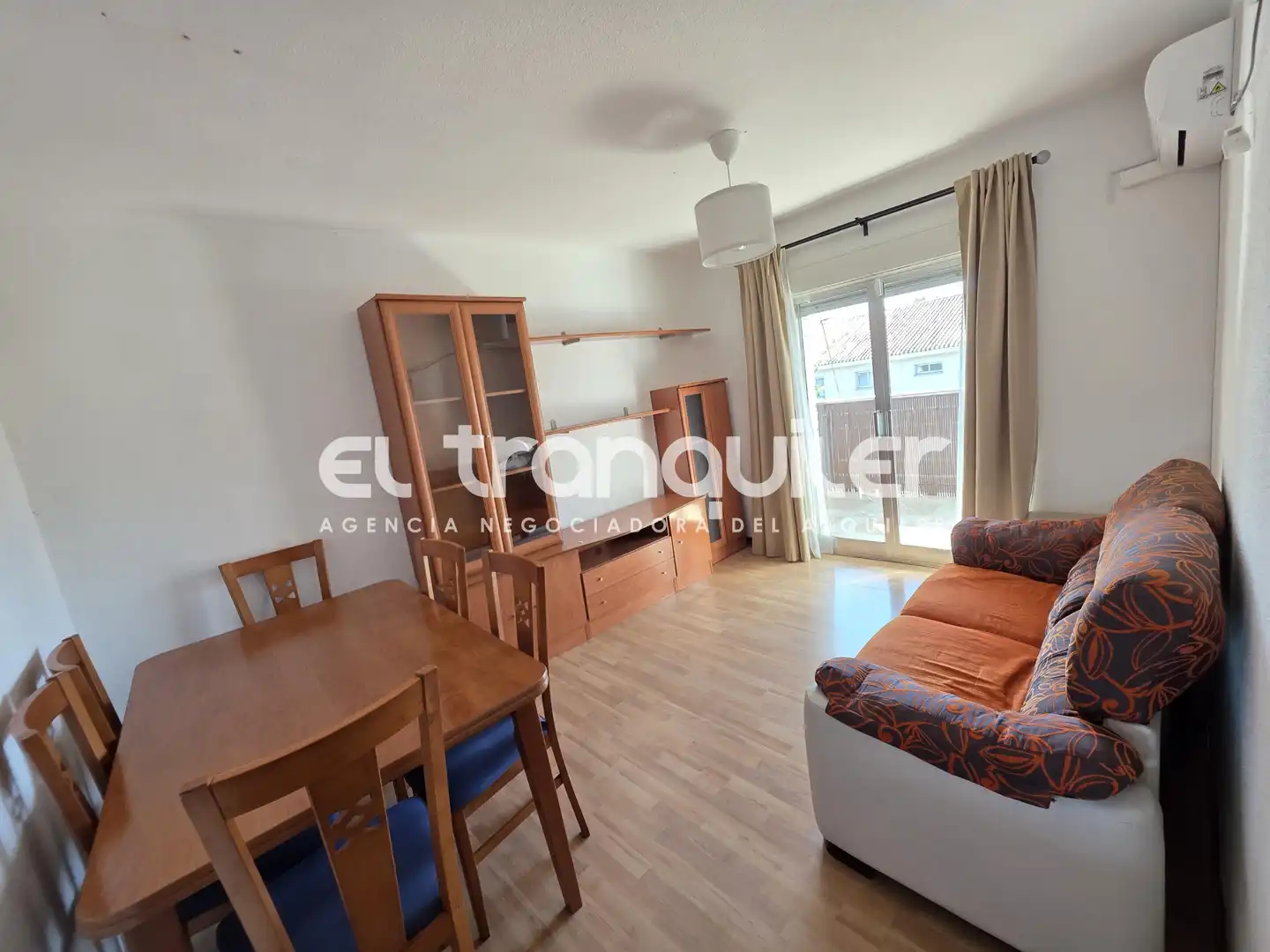 Living room of Flat for rent in Madrid  with Air Conditioner, Terrace and Furnished