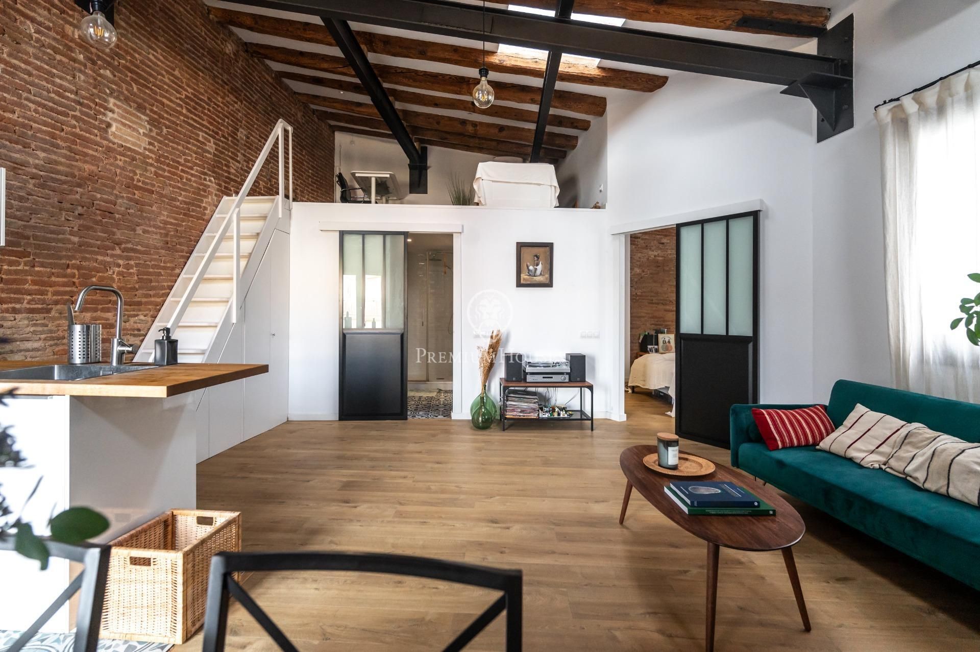 Sala d'estar de Àtic en venda en  Barcelona Capital amb Aire condicionat, Parquet i Terrassa