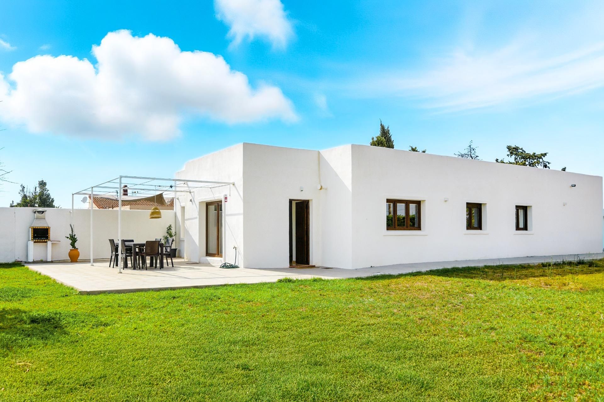 Vista exterior de Casa o chalet en venta en Chiclana de la Frontera con Jardín privado, Trastero y Piscina