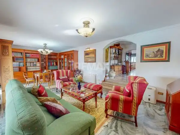 Sala de estar de Casa o chalet en venta en Vigo  con Calefacción, Jardín privado y Parquet