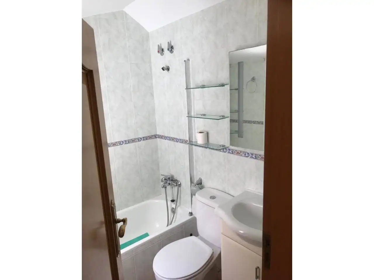 Baño de Ático de alquiler en Baza con Aire acondicionado, Terraza y Amueblado