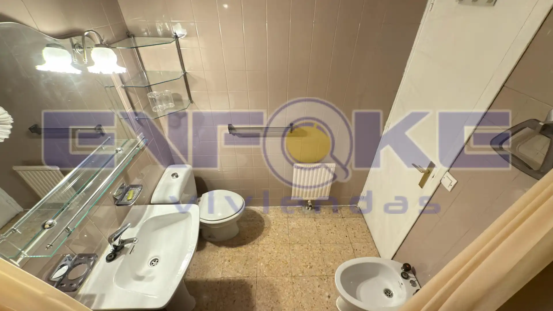 Baño de Piso en venta en Madrid con Calefacción y Terraza