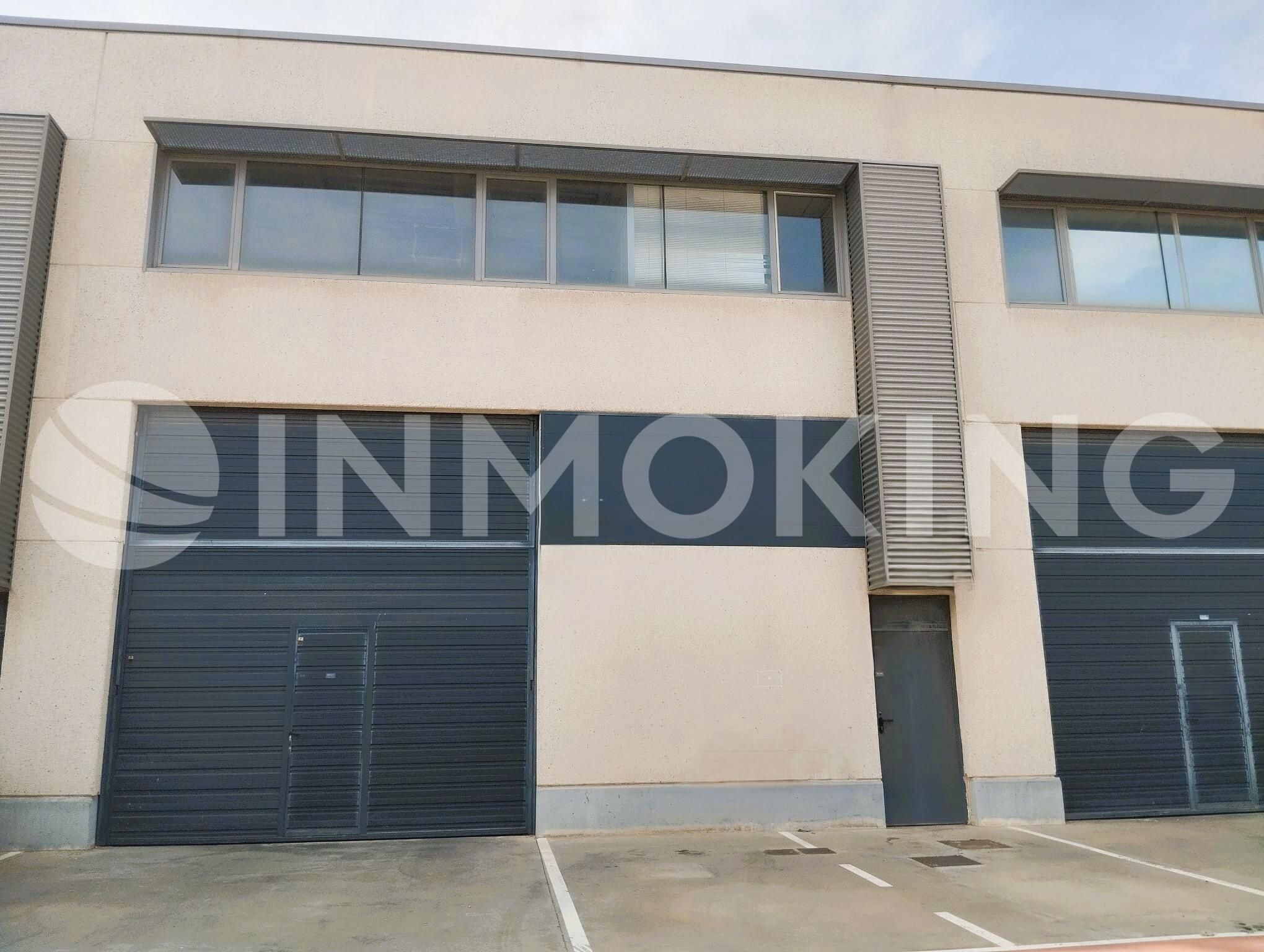 Vista exterior de Nau industrial de lloguer en Azuqueca de Henares amb Calefacció