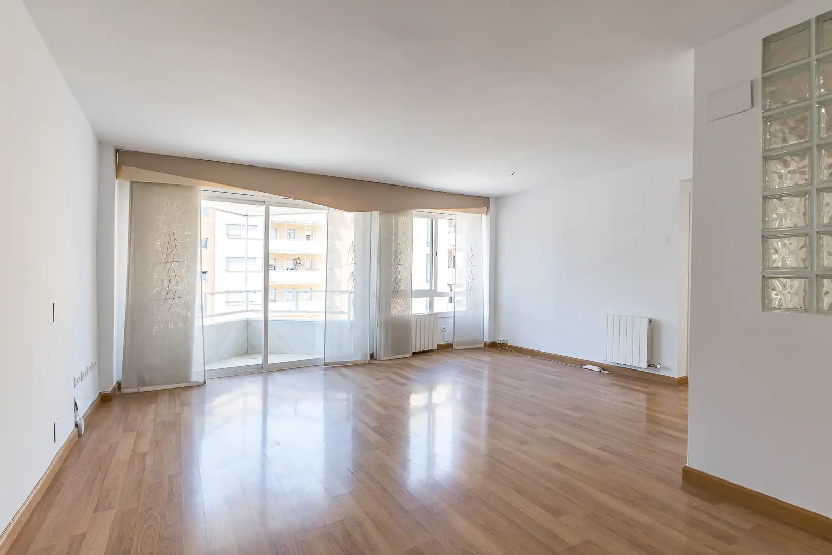 Sala de estar de Piso en venta en Molins de Rei con Aire acondicionado, Calefacción y Parquet