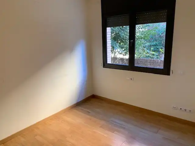 Habitación de Planta baja de alquiler en Sant Cugat del Vallès con Calefacción, Jardín privado y Parquet