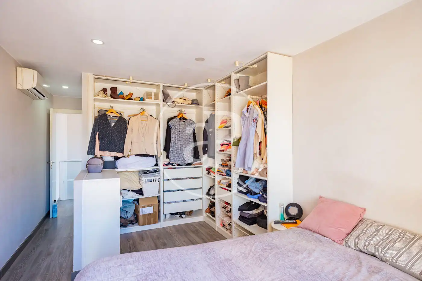 Schlafzimmer von Wohnung zum Verkauf in Barcelona mit Klimaanlage, Heizung und Terrasse
