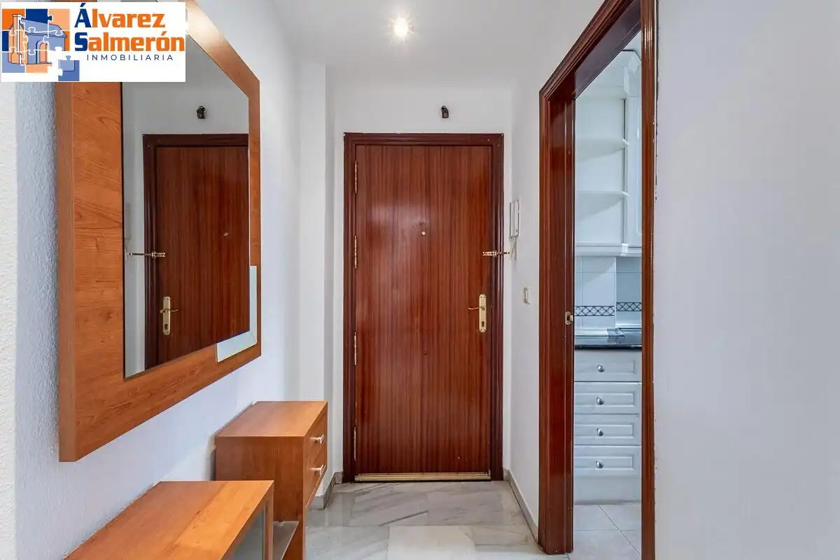 Piso en venta en Granada con Balcón