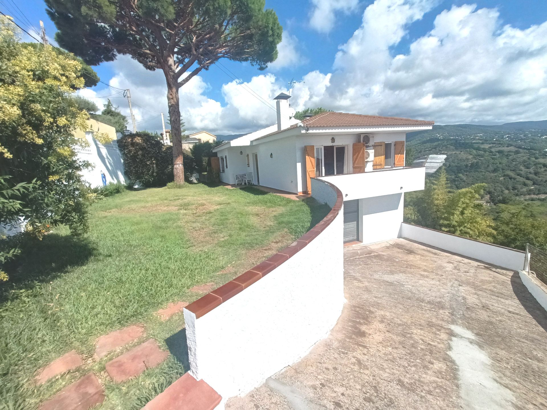 Vista exterior de Casa o xalet en venda en Sant Cebrià de Vallalta amb Aire condicionat, Calefacció i Jardí privat