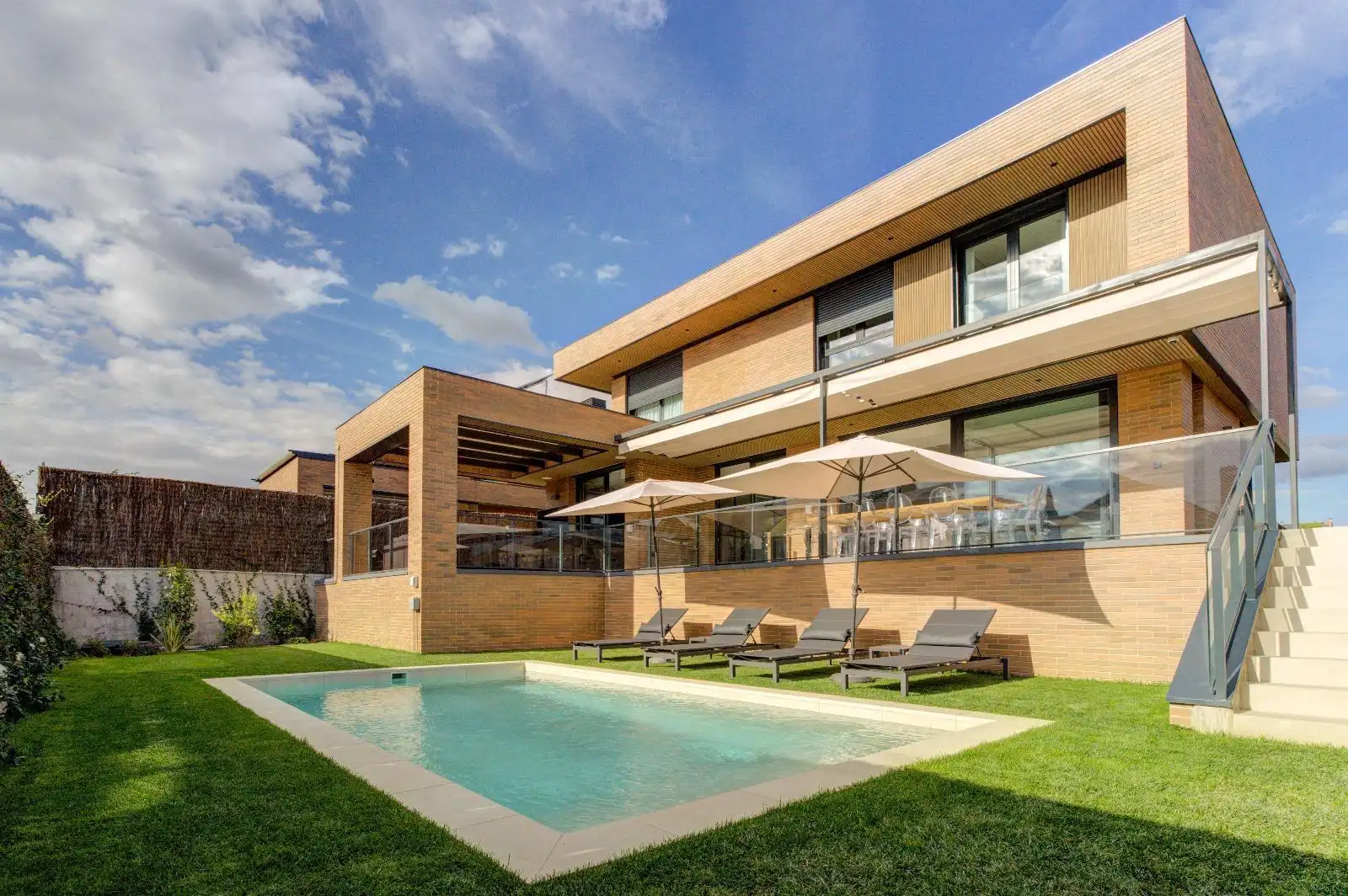Vista exterior de Casa o chalet en venta en Las Rozas de Madrid con Aire acondicionado, Calefacción y Jardín privado
