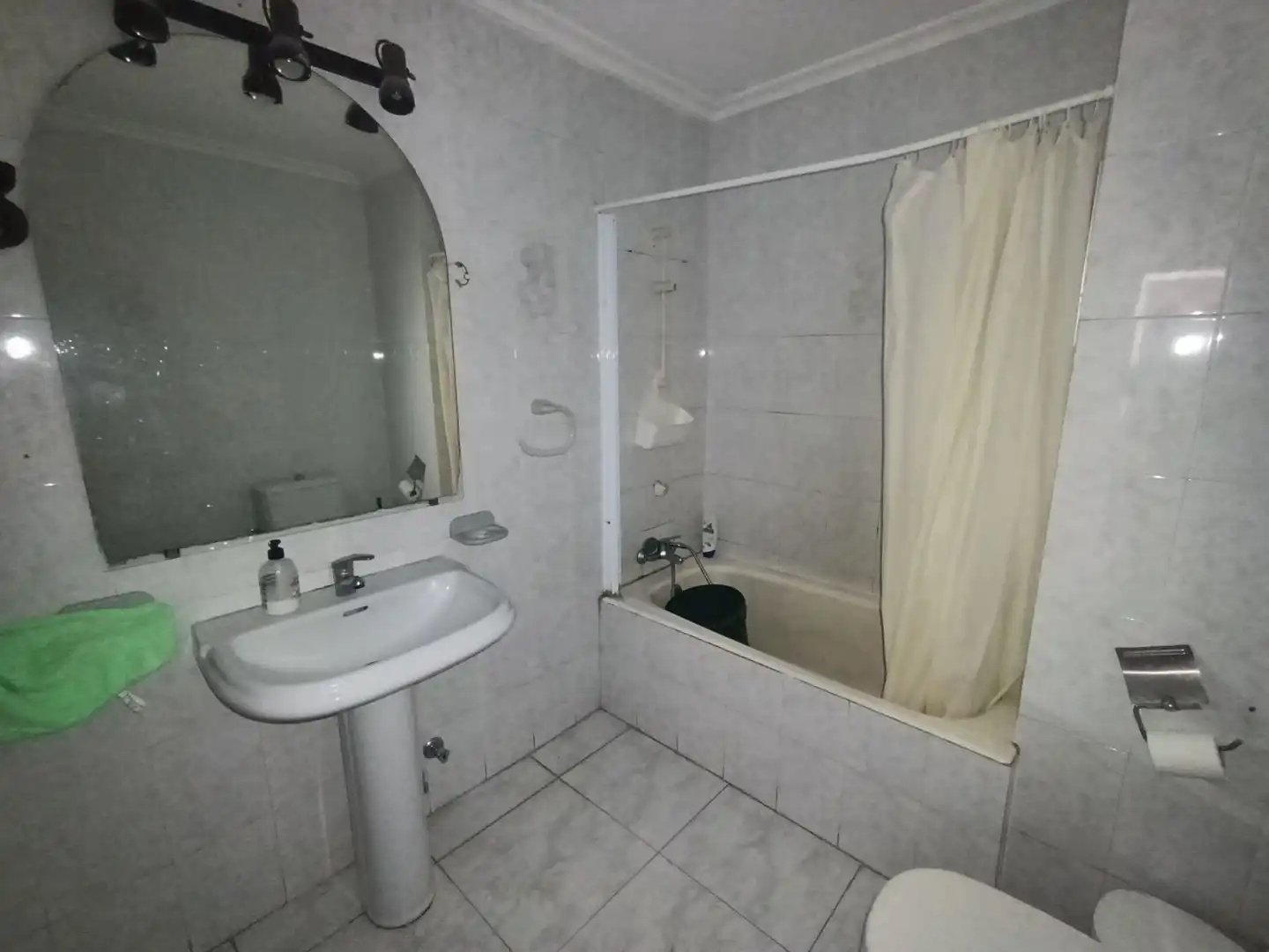 Bathroom of Flat for sale in  Palma de Mallorca  with Air Conditioner and Storage room
