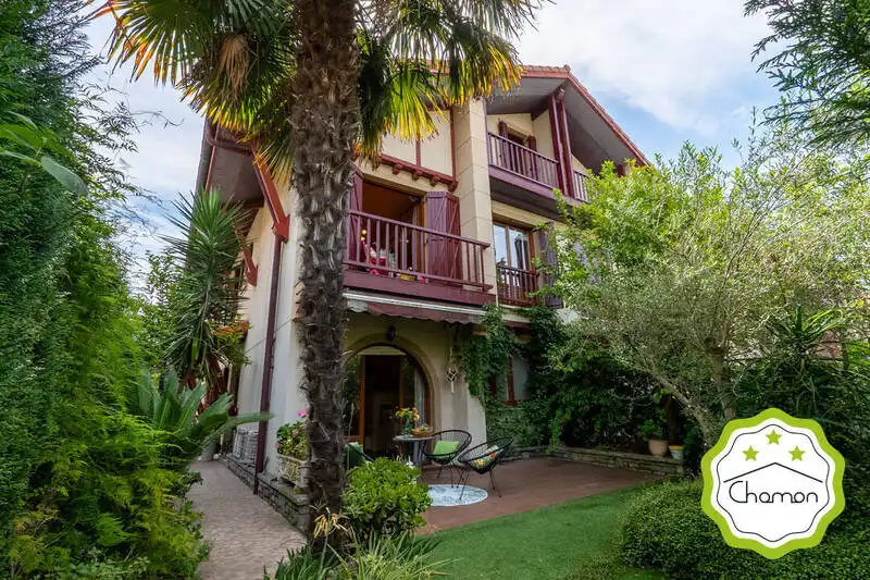 Vista exterior de Casa o chalet en venta en Arrigorriaga con Jardín privado