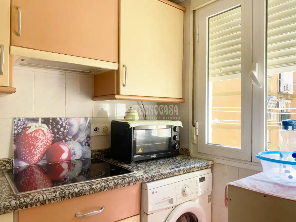 Cocina de Piso en venta en Sevilla con Aire acondicionado y Amueblado