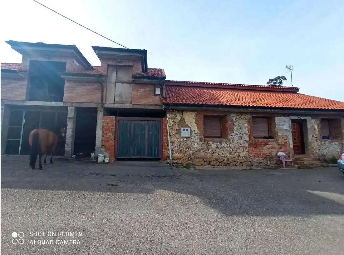 Außenansicht von Haus oder Chalet zum Verkauf in Gijón  mit Heizung, Privatgarten und Abstellraum