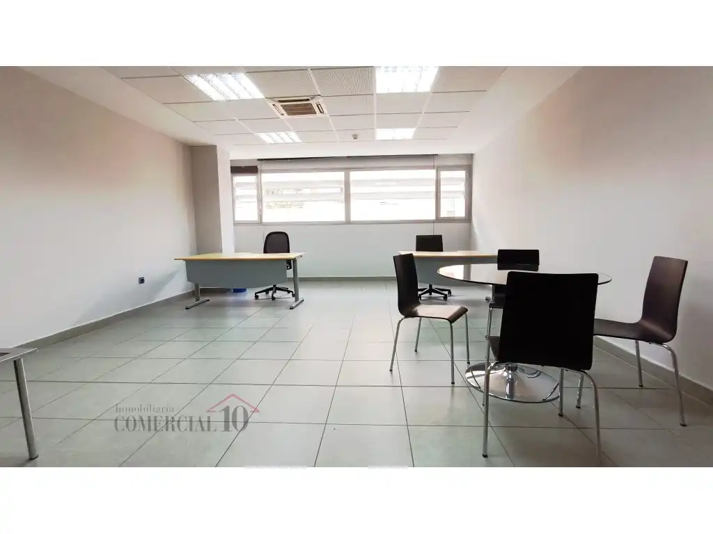 Office space with lift to rent in Calle Luis Alvarez Lencero
