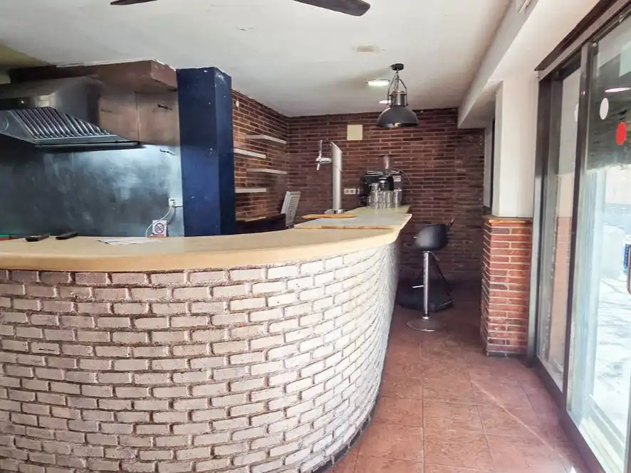 Commercial properties for sale in Barcelona  with Air Conditioner and Heating