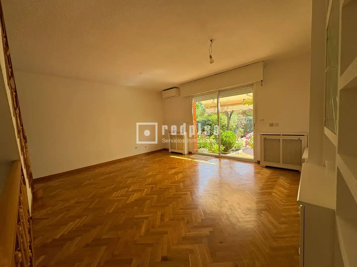 Living room of Houses for sale in Tres Cantos  with Air Conditioner, Heating and Parquet flooring