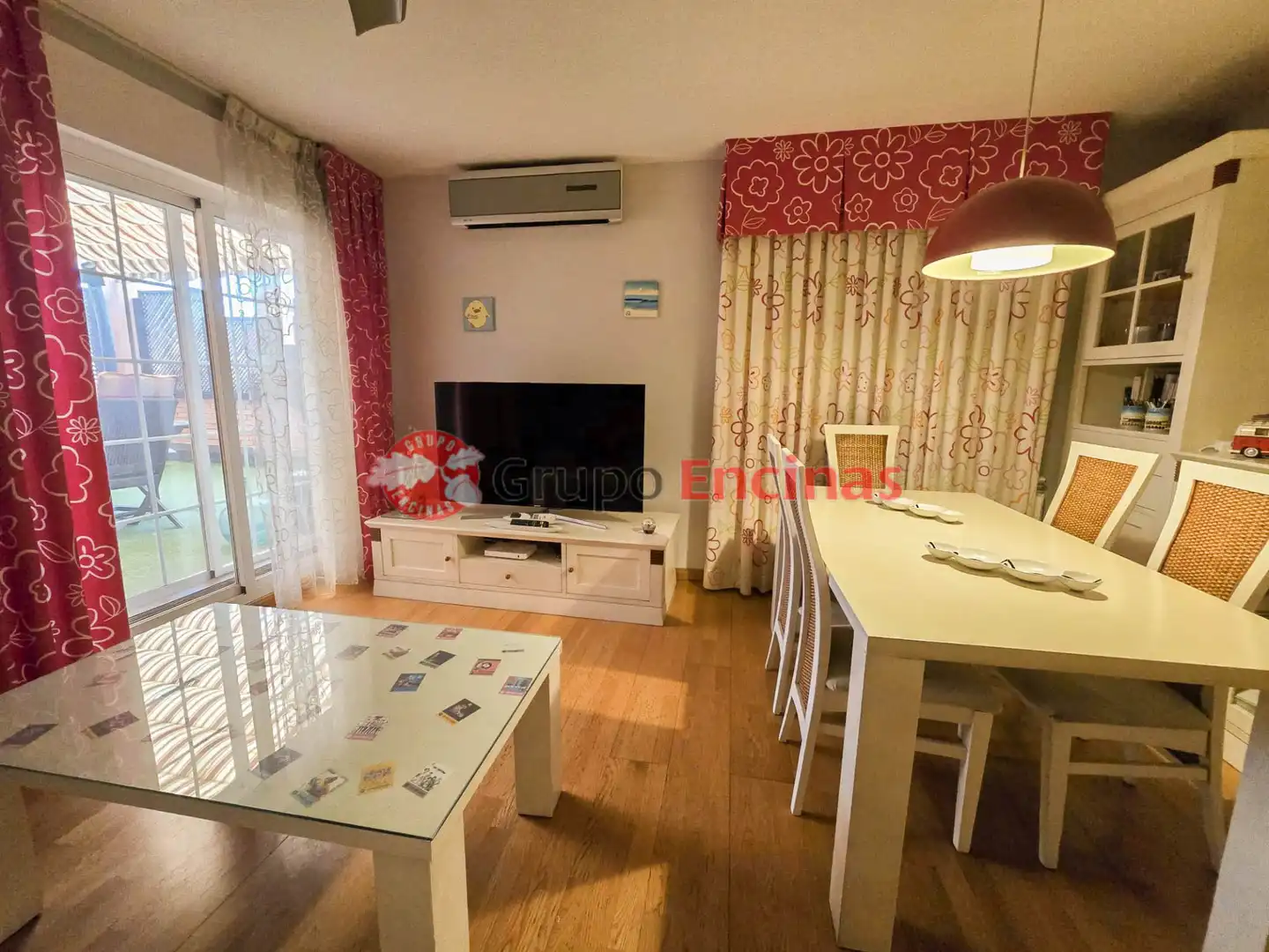 Sala de estar de Ático en venta en Parla con Aire acondicionado, Calefacción y Jardín privado