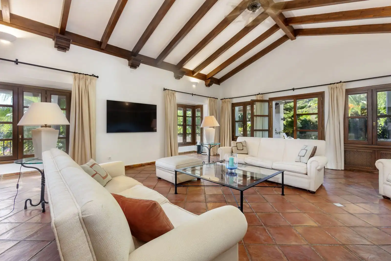 Sala de estar de Casa o chalet en venta en Igualeja con Aire acondicionado, Jardín privado y Piscina