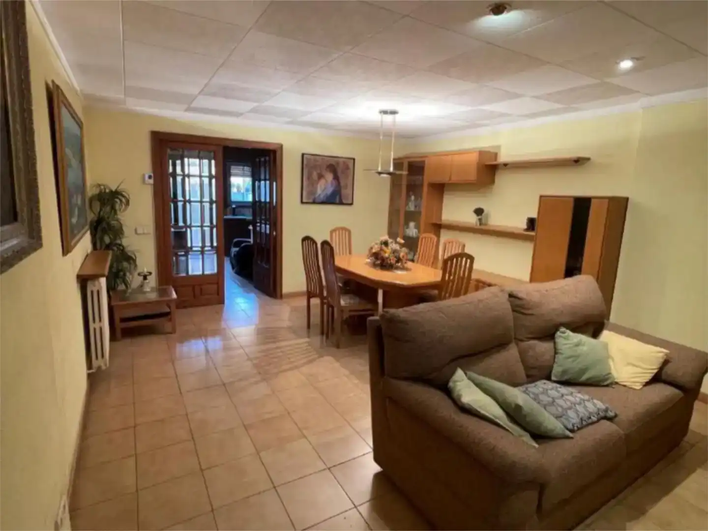 Sala d'estar de Casa adosada en venda en Banyoles amb Balcó