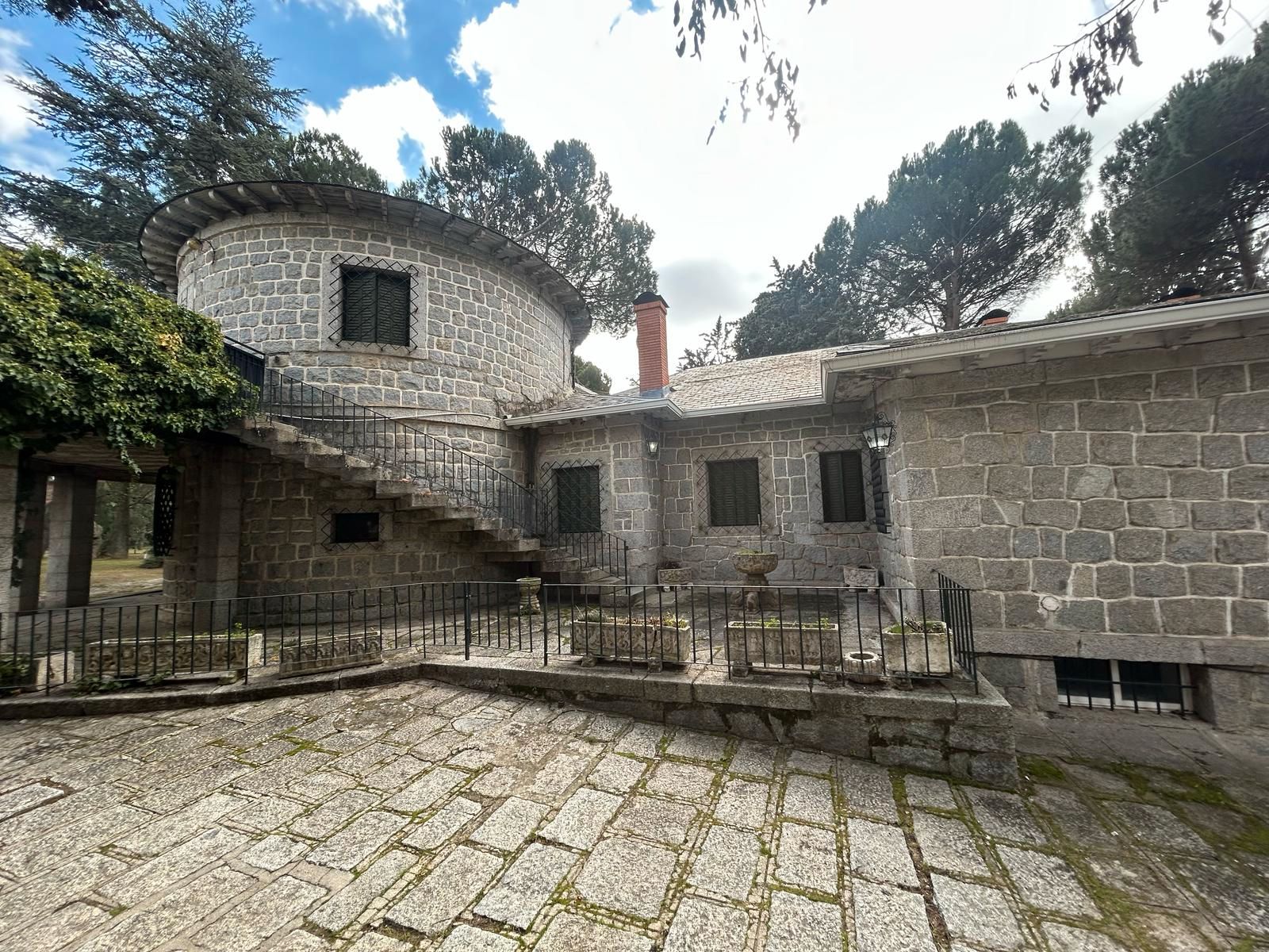 Vista exterior de Casa o chalet en venta en Torrelodones con Calefacción, Jardín privado y Parquet