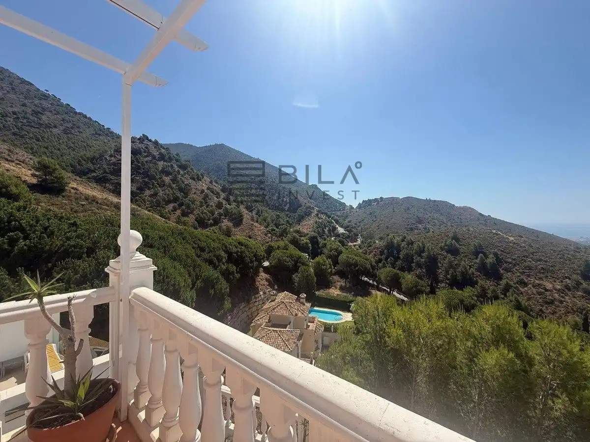 Vista exterior de Casa adosada en venda en Mijas amb Aire condicionat, Terrassa i Traster