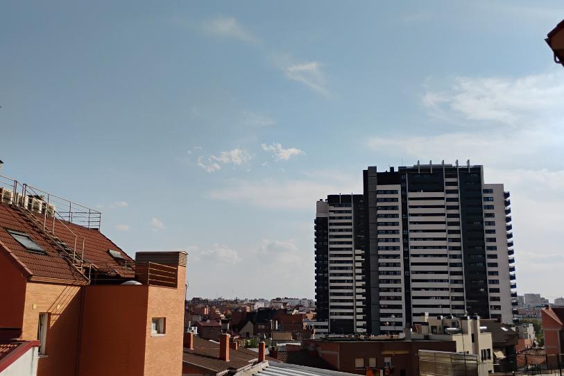 Foto 1 de Piso en venta en Calle del Aligustre, Valdeacederas, Madrid