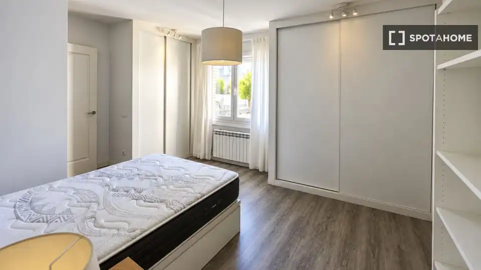 Schlafzimmer von Wohnung zur Miete in Fuencarral - El Pardo
