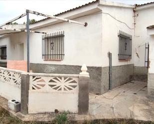 Außenansicht von Wohnung zum verkauf in Villar de Cañas mit Privatgarten und Terrasse