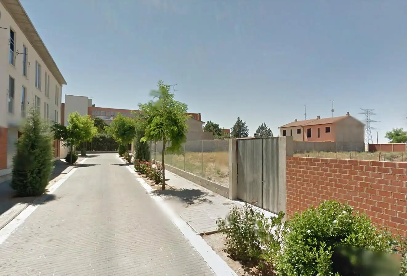 Terreno residencial en venta en Calle Miguel de Cervantes 13, imagen 3