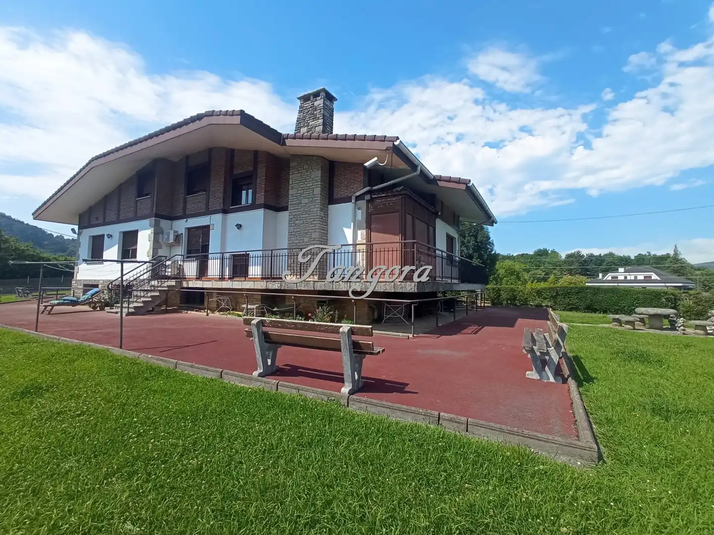 Vista exterior de Casa o xalet en venda en Busturia amb Calefacció, Jardí privat i Parquet