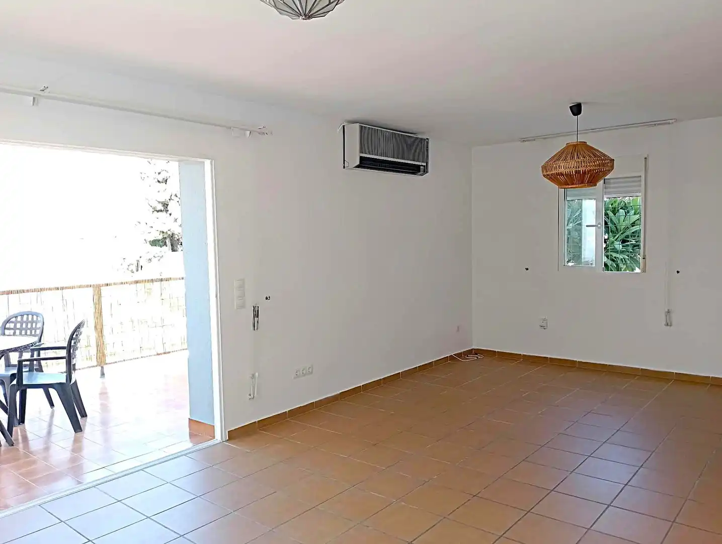 Wohnzimmer von Wohnung zur Miete in Málaga mit Klimaanlage, Privatgarten und Terrasse