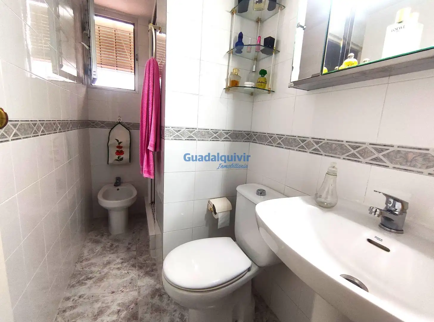Bathroom of Flat for sale in Sevilla  with Air Conditioner