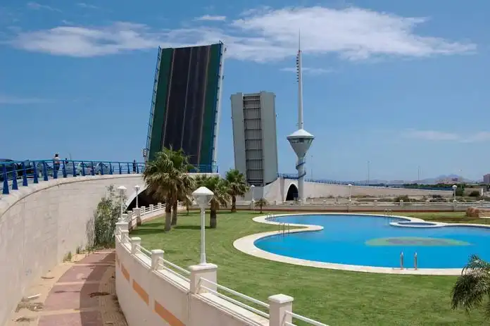 Vista exterior de Apartamento en venta en La Manga del Mar Menor con Aire acondicionado, Jardín privado y Terraza
