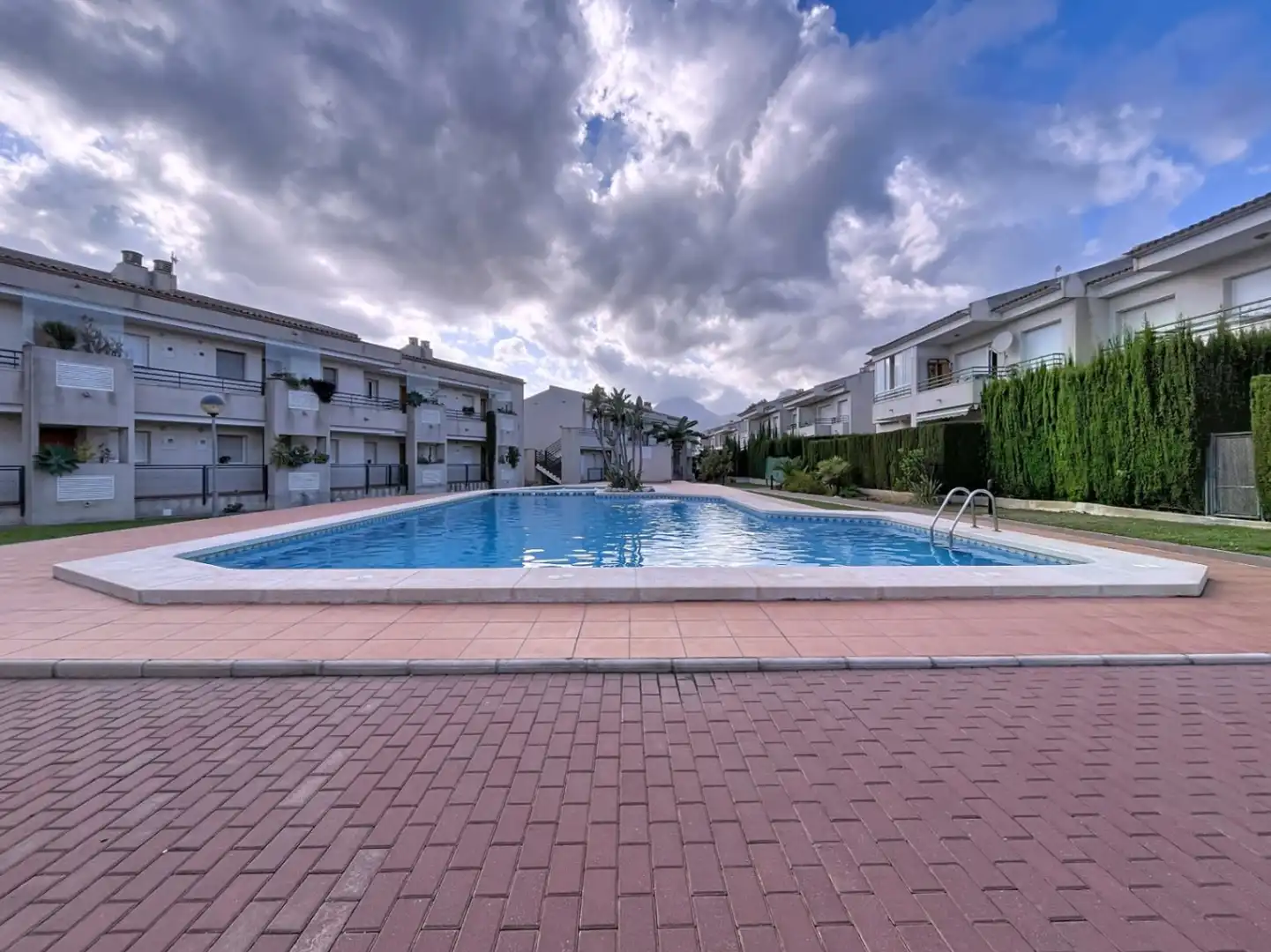 Schwimmbecken von Wohnung zur Miete in La Nucia mit Klimaanlage, Privatgarten und Schwimmbad