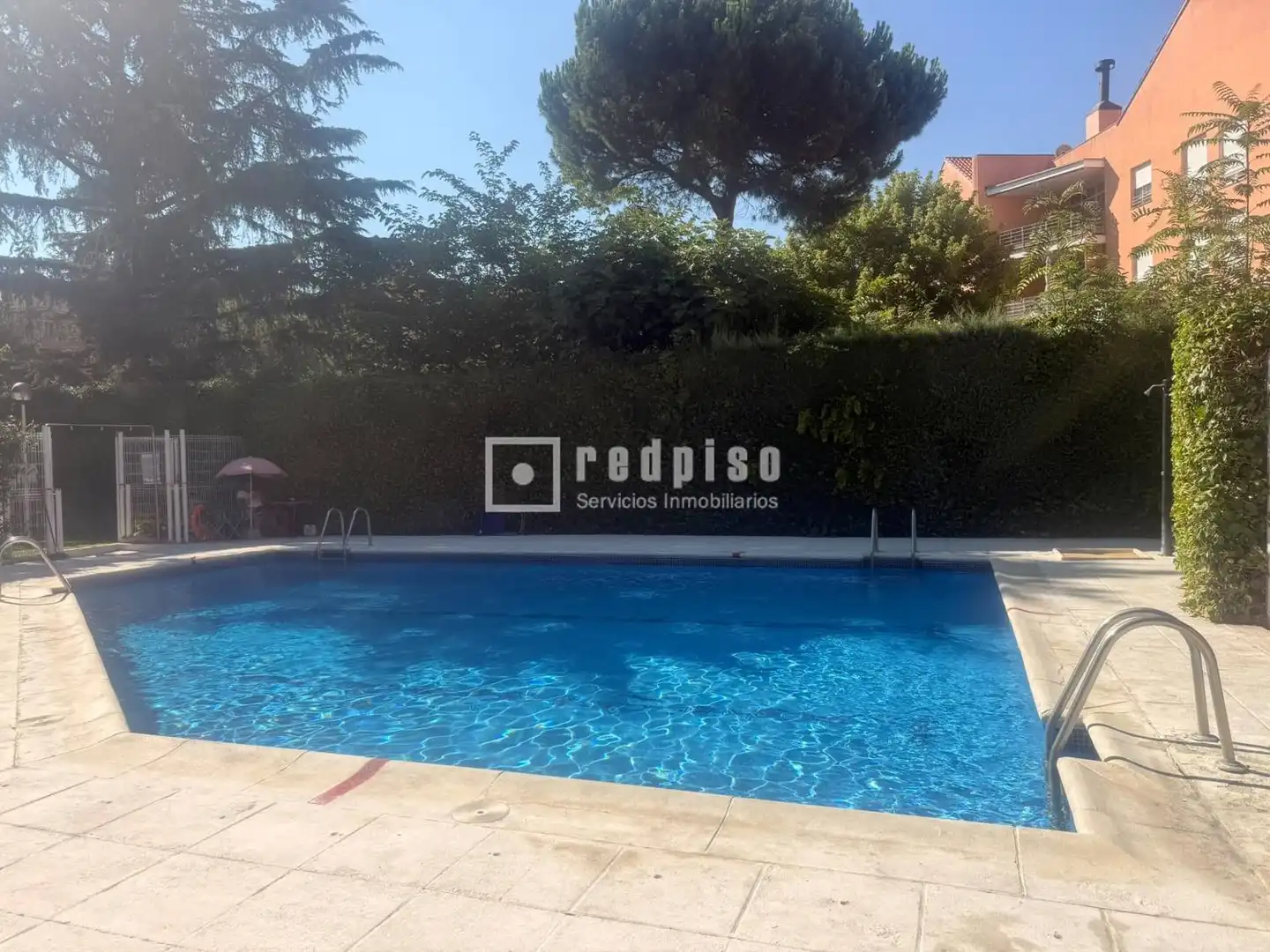 Piscina de Pis en venda en Galapagar amb Calefacció, Jardí privat i Terrassa
