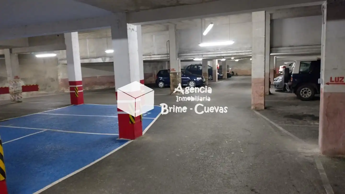 Parkplatz von Garage zum Verkauf in Siero