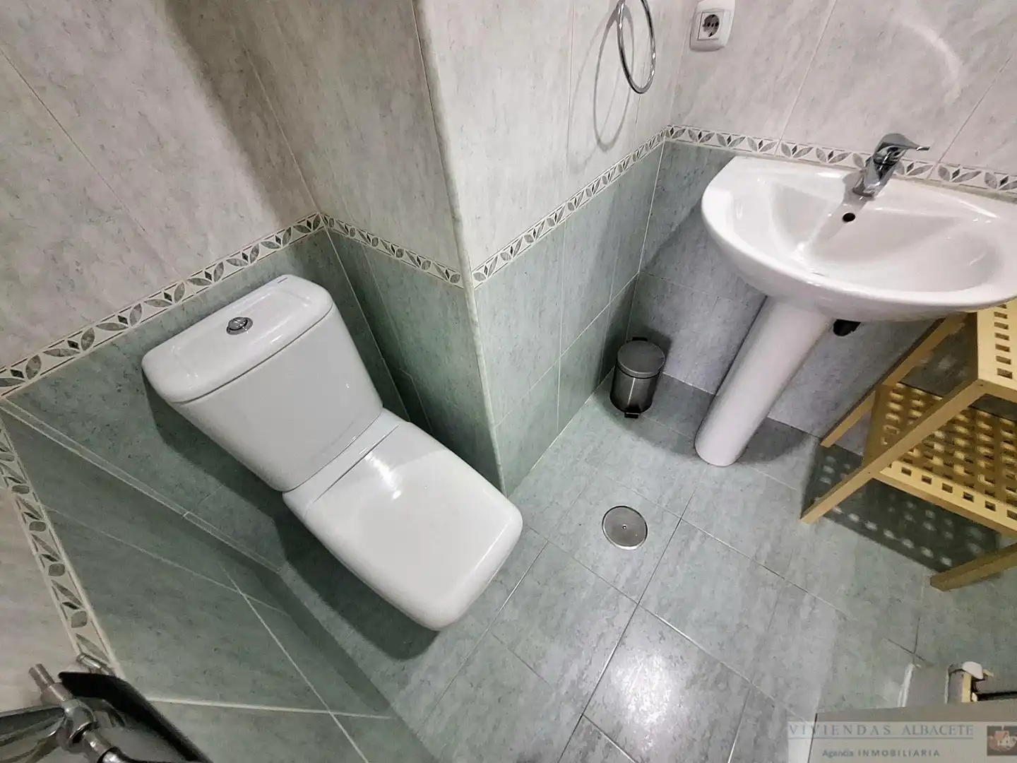 Bathroom of Flat for sale in Albacete  with Air Conditioner, Heating and Furnished