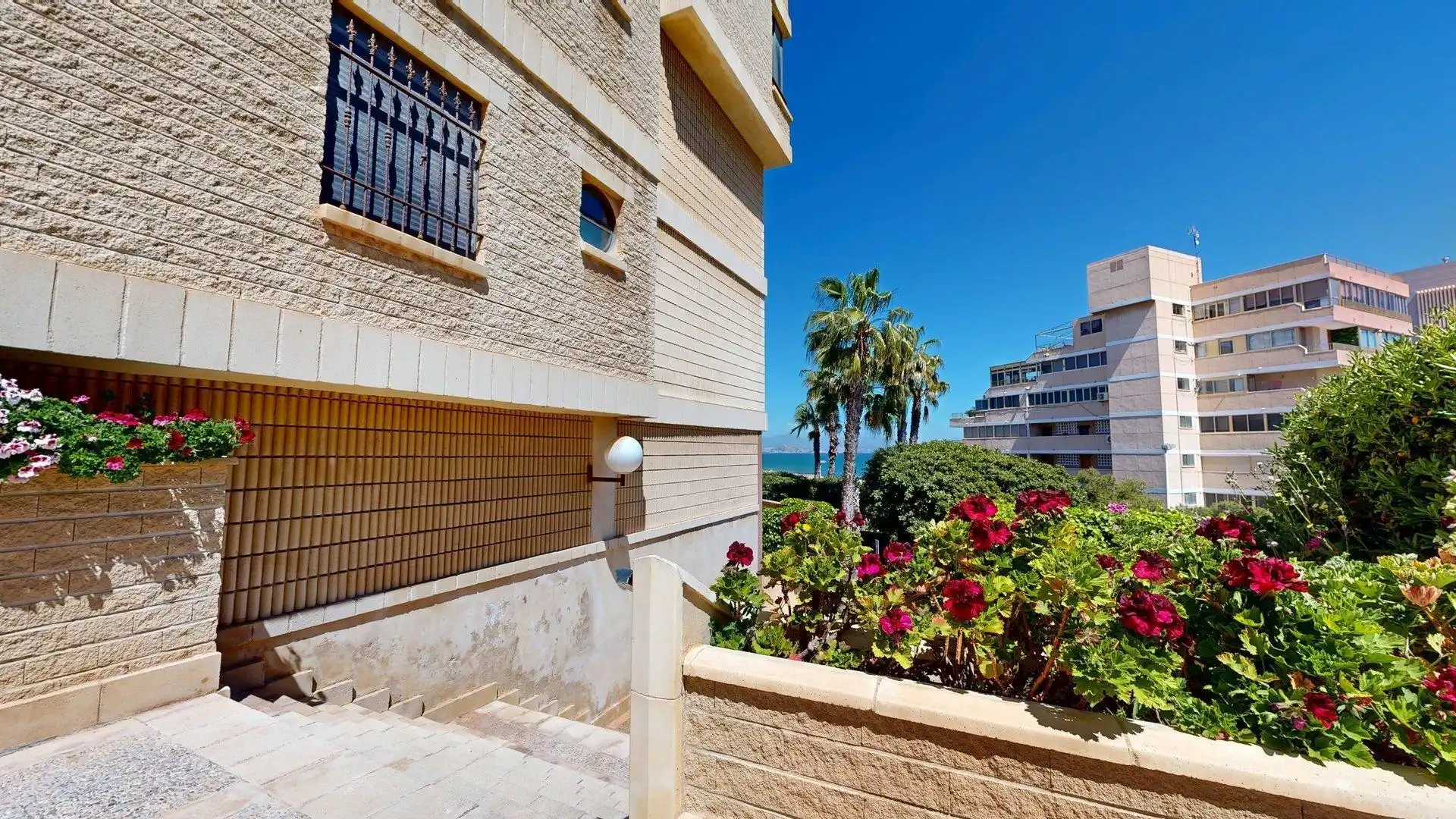 Vista exterior de Apartament de lloguer en Elche / Elx amb Calefacció, Jardí privat i Terrassa