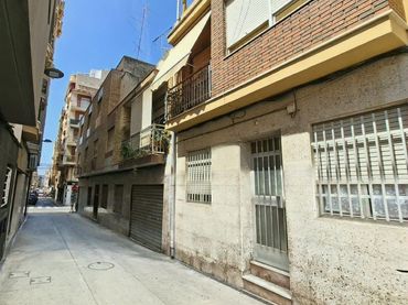 Casa con balcone in vendita a Calle ISABEL LA CATOLICA