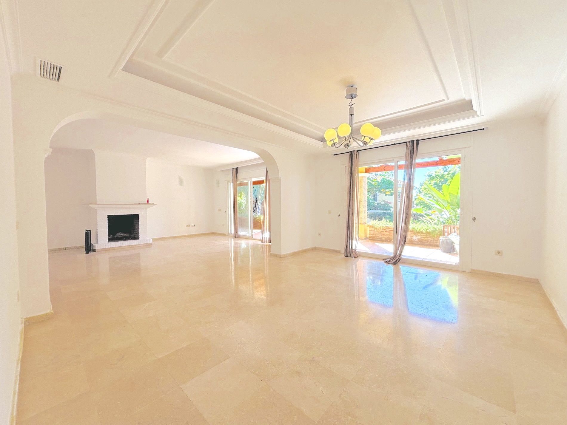 Living room of House or chalet to rent in Marbella  with Air Conditioner, Private garden and Terrace